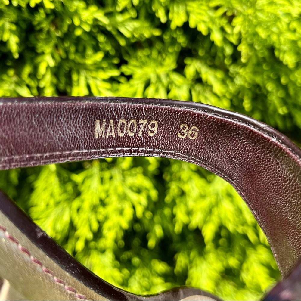 Louis Vuitton LV Logo Monogram Amarante Vernis Thong Sandals - Picture 6 of 12